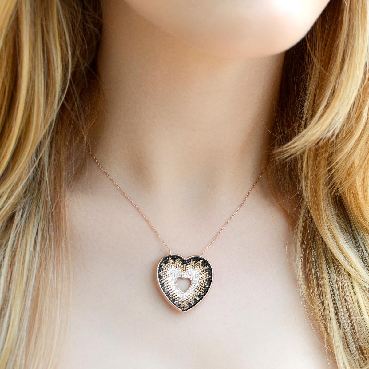 To My Wife, I Want to Hold Your Hand (Gold Card) - Black Crystal Heart Necklace Gift Set