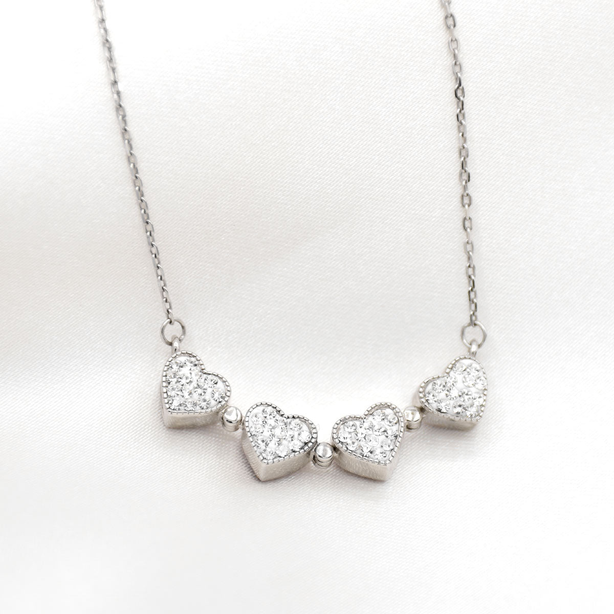 Magnetic Hearts Clover Necklace