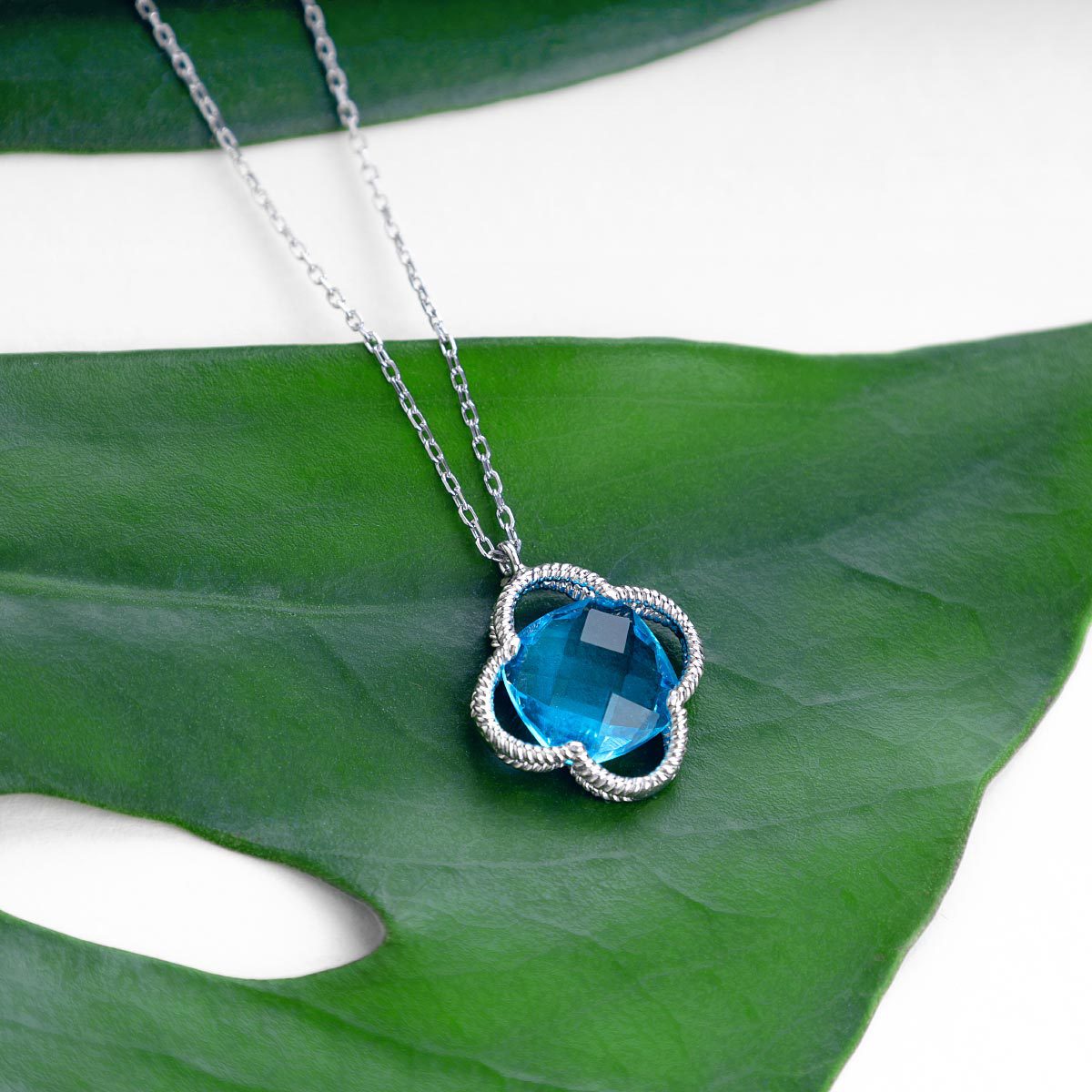 Dolce Vita Crystal Pendant Necklace (Medium)