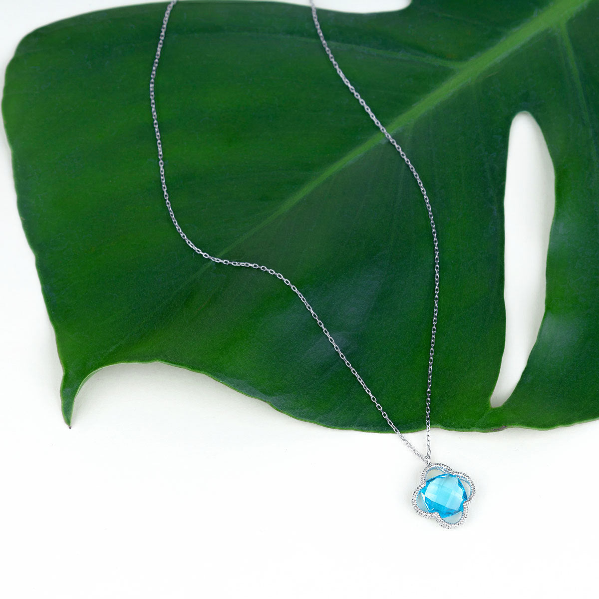 Dolce Vita Crystal Pendant Necklace (Medium)