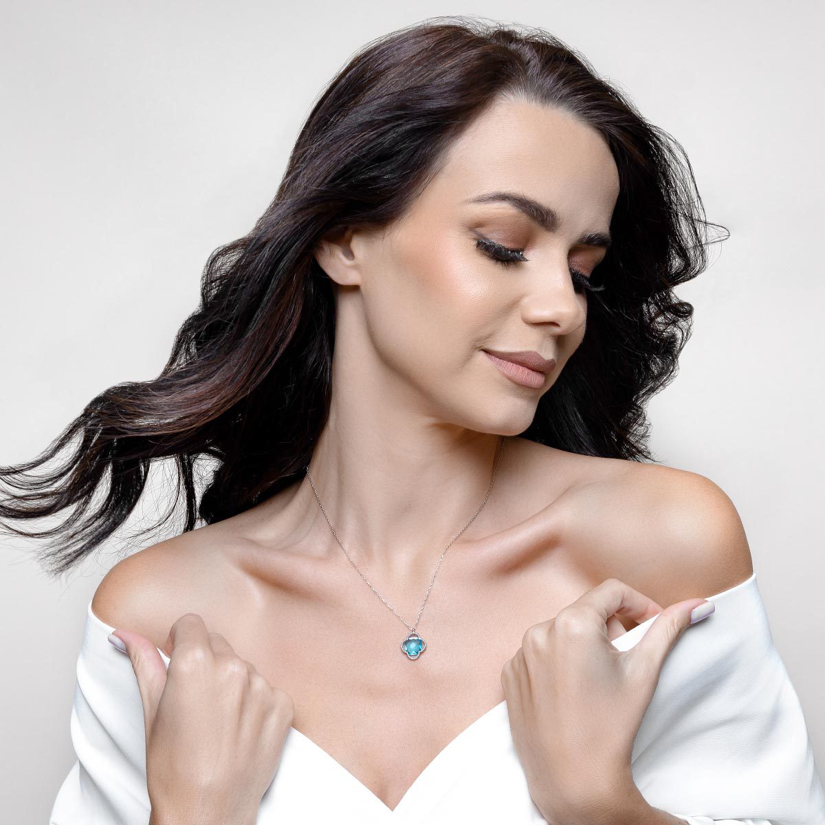 Dolce Vita Crystal Pendant Necklace (Medium)