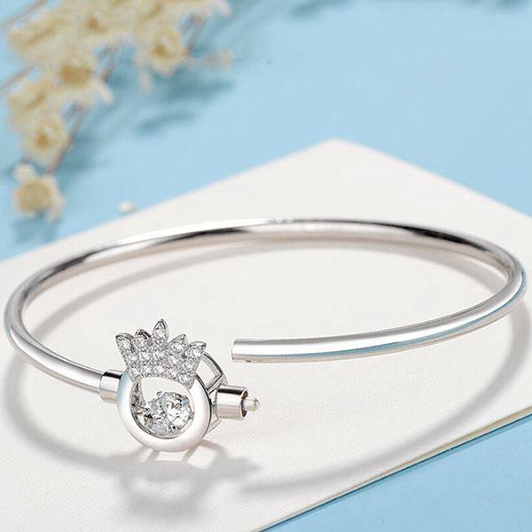 Luxe Crown Bangle