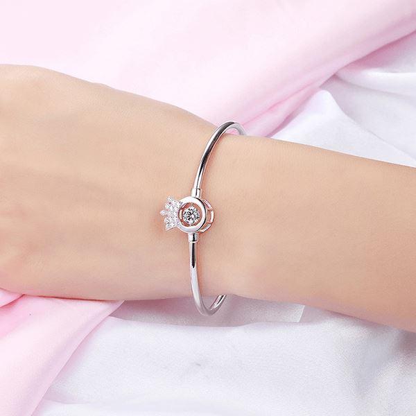 Luxe Crown Bangle