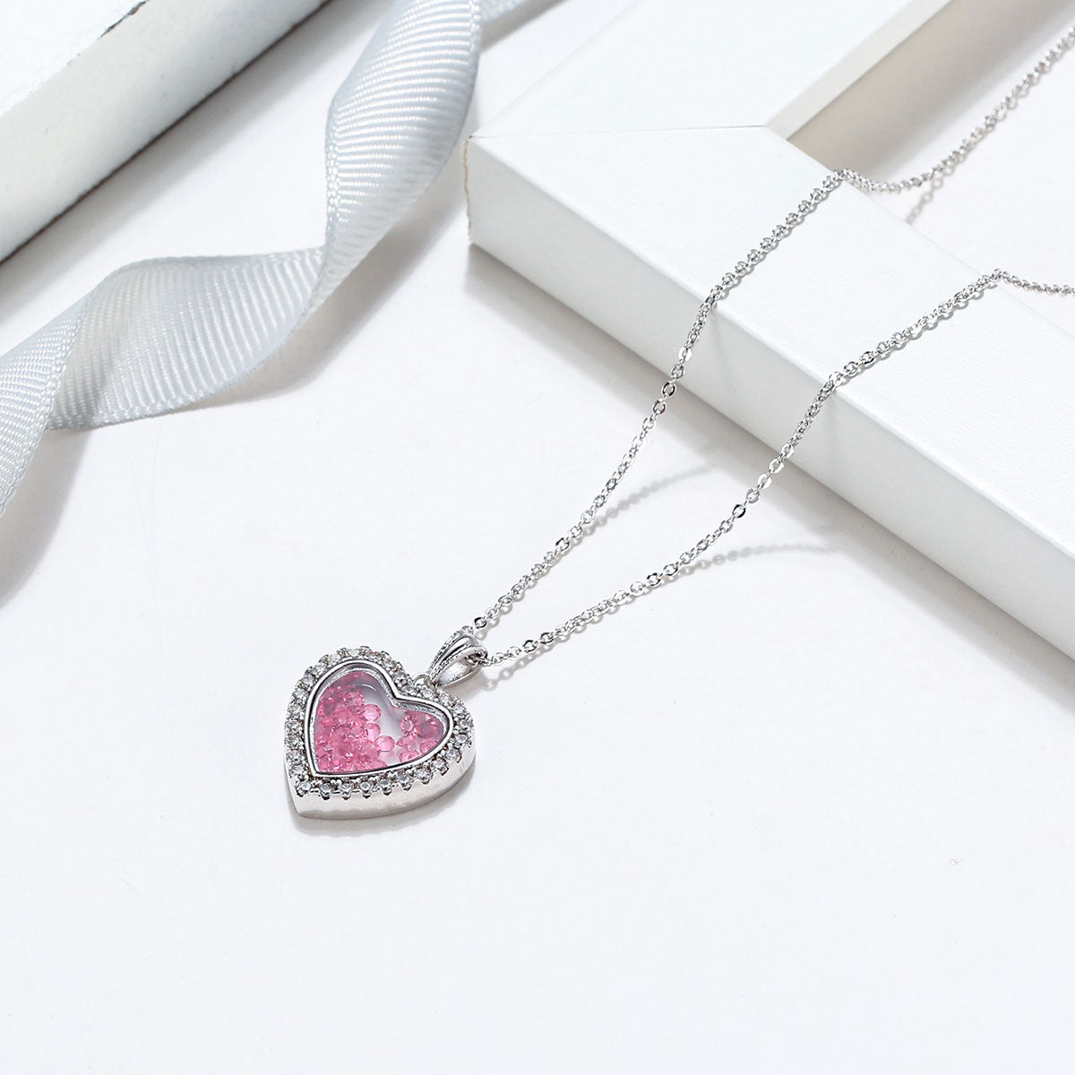 Para Mi Novia, Te Amo Shimmering Heart Pink Crystal Shaker Necklace Gift Set