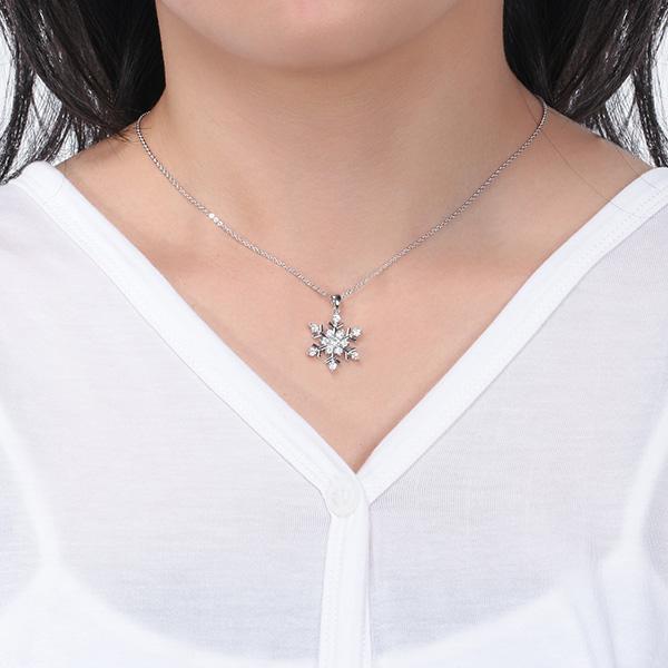 Sparkling Snowflake Sterling Silver Pendant Necklace